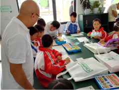 关注乡村留守儿童阅读缺