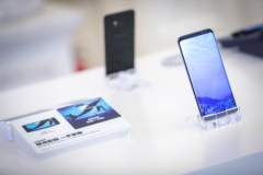 颠覆传统设计 三星S8将