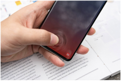 同为屏下指纹识别,三星